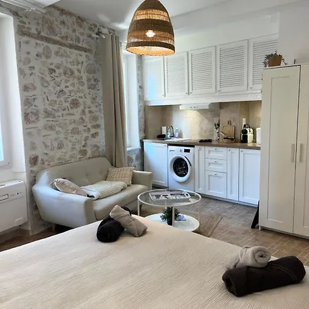 Le Robin With Ac & Charm Antibes